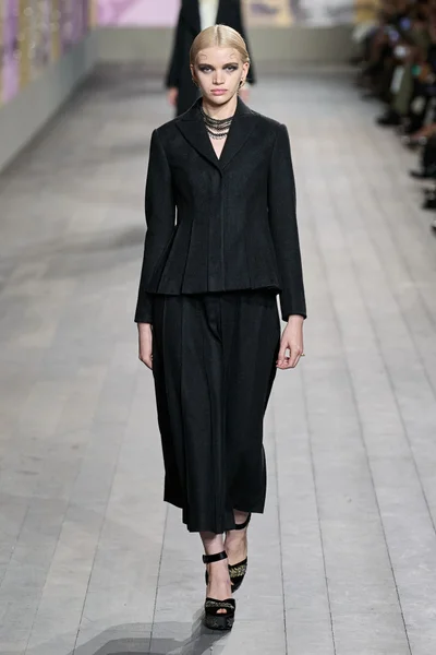 Look 5